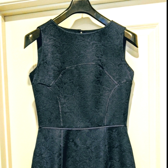 Tahari Dresses & Skirts - Tahari dress